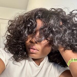 Meet your Posher, Claire pyvoine